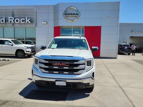 Used 2023 GMC Sierra 1500 SLE w/ X31 Off-Road Package AWD/4WD image 2