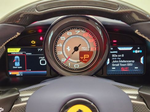 Used 2022 Ferrari F8 Tributo image 32