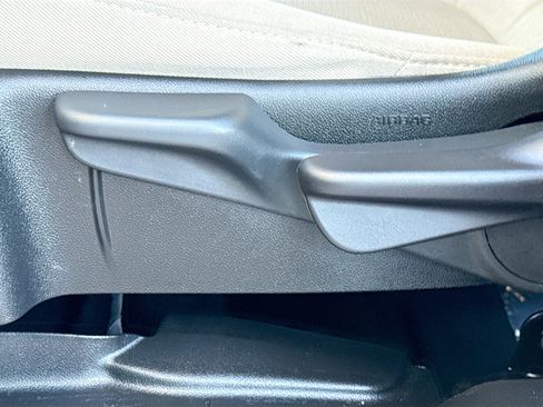 Used 2023 Chevrolet Traverse LS image 24