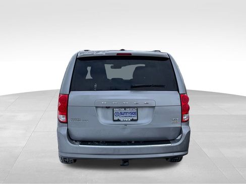 Used 2019 Dodge Grand Caravan GT image 3