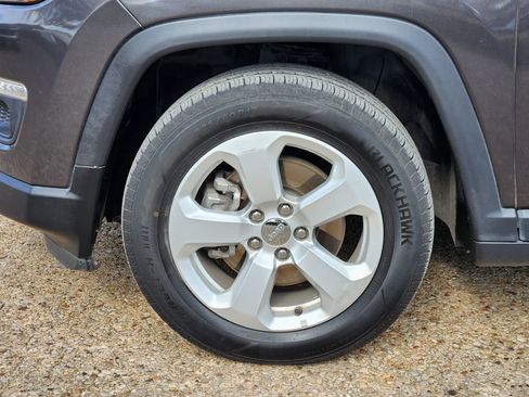 Used 2018 Jeep Compass Latitude w/ Popular Equipment Group FWD image 10