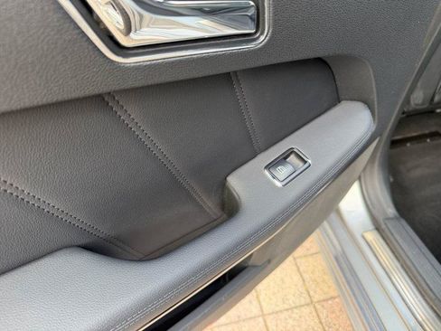 Used 2010 Mercedes-Benz E 550 Sedan image 37