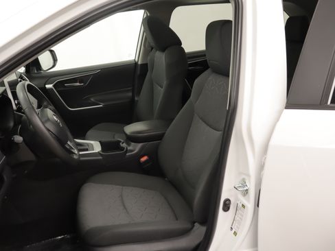 Used 2025 Toyota RAV4 XLE w/ Convenience Package AWD/4WD image 8