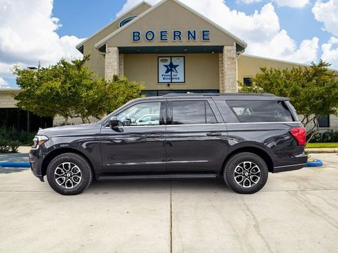 Used 2024 Ford Expedition Max XLT image 2