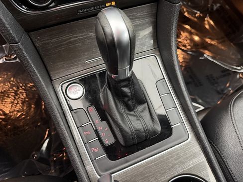 Used 2016 Volkswagen Passat 1.8T SEL Premium image 21