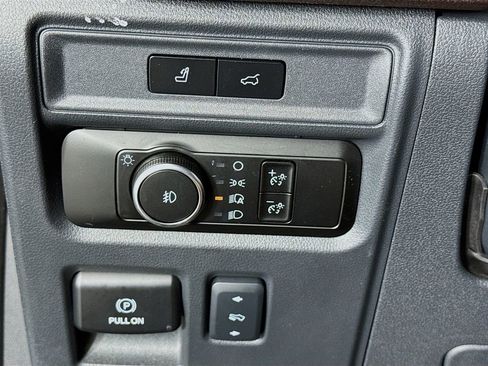 Used 2024 Ford Expedition Limited image 14