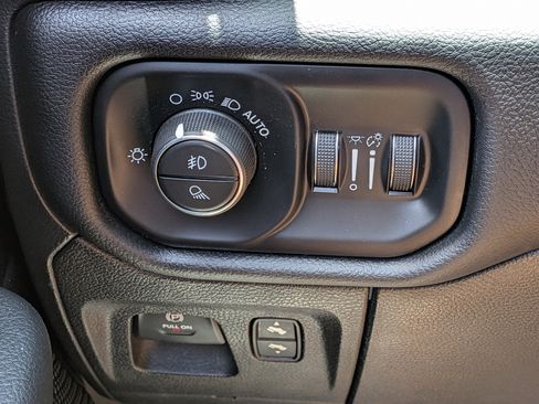 Used 2019 RAM 1500 Big Horn AWD/4WD image 22