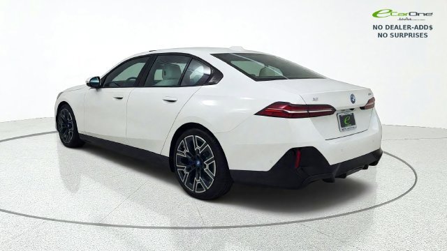 Used 2025 BMW i5 eDrive40 w/ M Sport Package AWD/4WD image 6