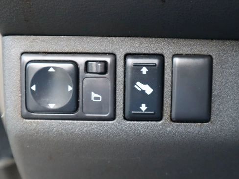 Used 2005 Nissan Pathfinder LE image 23