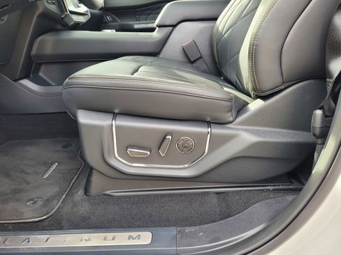 New 2024 Ford Expedition Platinum image 32