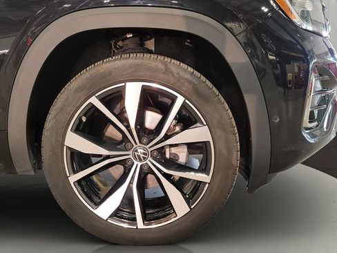 Used 2025 Volkswagen Atlas Cross Sport SEL Premium R-Line AWD/4WD image 33
