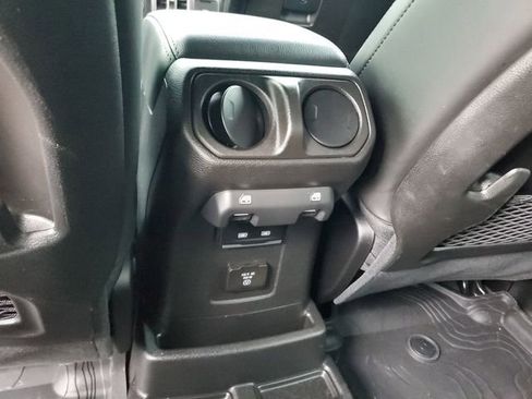 Used 2024 Jeep Wrangler Unlimited Rubicon AWD/4WD image 15