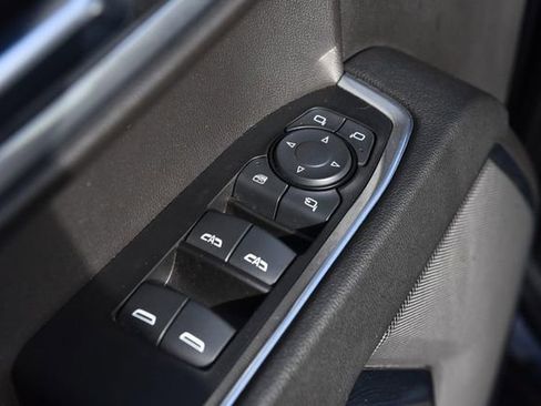 Used 2025 GMC Sierra 1500 SLT image 9