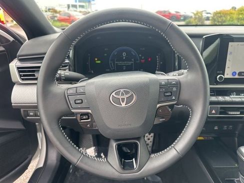 Used 2025 Toyota Camry SE FWD image 19