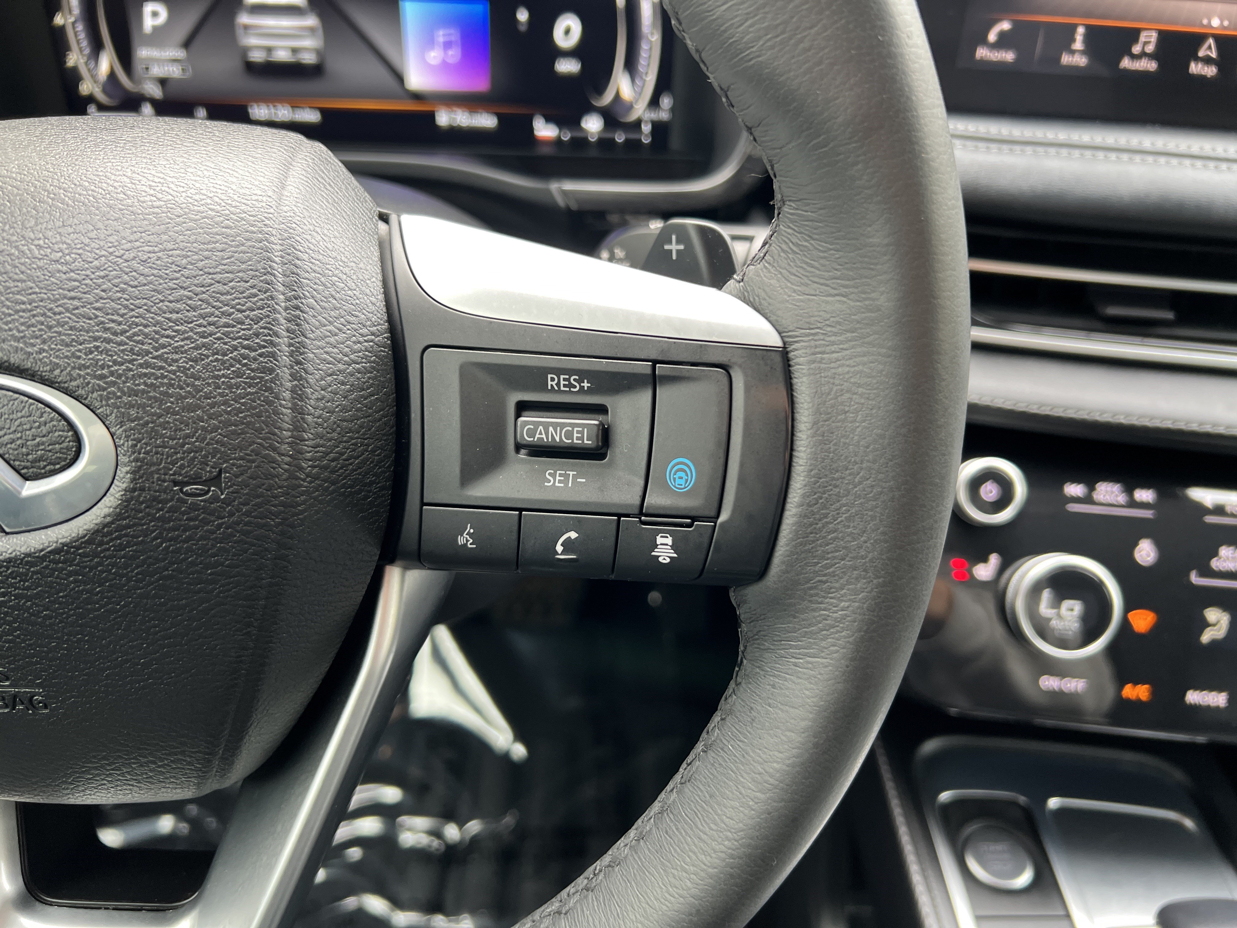Used 2023 INFINITI QX60 Luxe AWD/4WD image 31