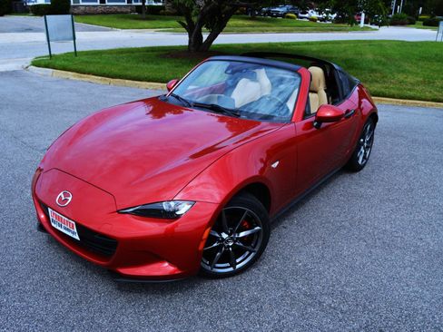 Used 2017 MAZDA MX-5 Miata RF Grand Touring image 4