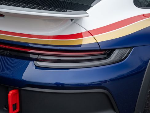 Certified 2024 Porsche 911 Dakar image 61