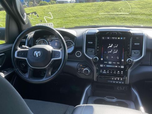 Used 2022 RAM 1500 Big Horn AWD/4WD image 12