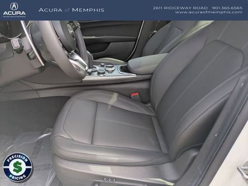 Used 2025 Alfa Romeo Giulia AWD image 23