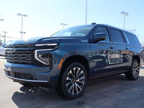 New 2026 Chevrolet Suburban High Country image 7