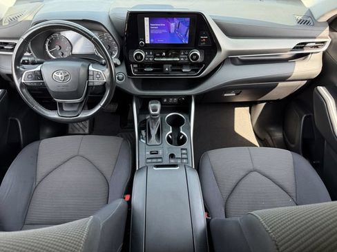 Used 2023 Toyota Highlander LE AWD/4WD image 11