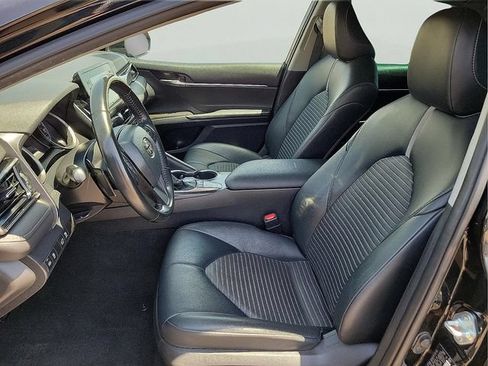 Used 2022 Toyota Camry SE w/ Convenience Package FWD image 18
