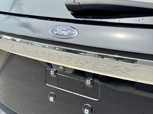 Certified 2023 Ford Explorer XLT AWD/4WD image 12