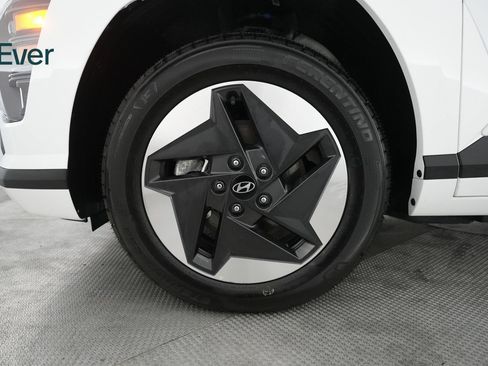 Used 2025 Hyundai Kona SEL FWD image 19