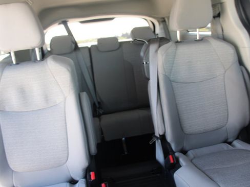 Certified 2022 Toyota Sienna LE FWD image 21