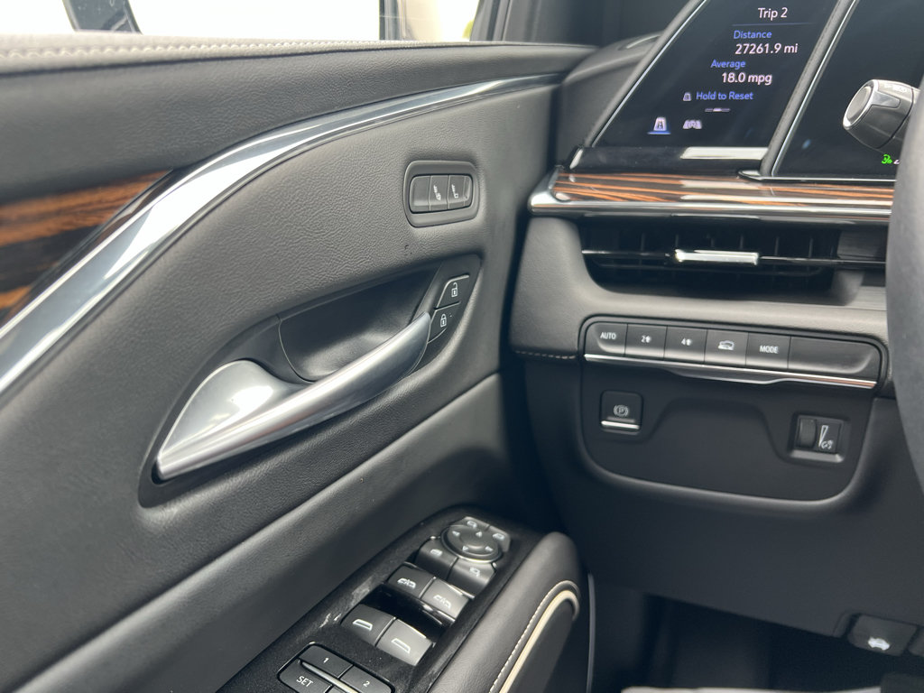 Used 2023 Cadillac Escalade ESV Luxury AWD/4WD image 23