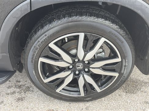Used 2021 Honda Pilot Touring image 11