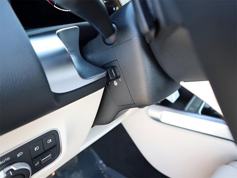 New 2026 Mercedes-Benz GLB 250 4MATIC image 37