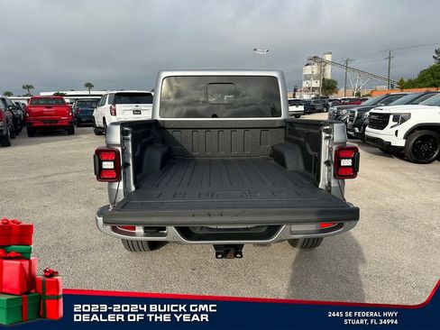 Used 2021 Jeep Gladiator Overland image 10