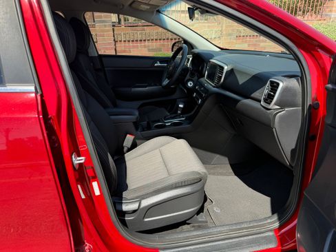 Used 2021 Kia Sportage LX FWD image 11