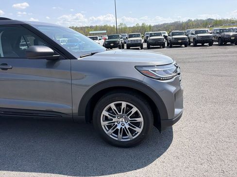 New 2026 Ford Explorer Active w/ Active Comfort Package AWD/4WD image 4