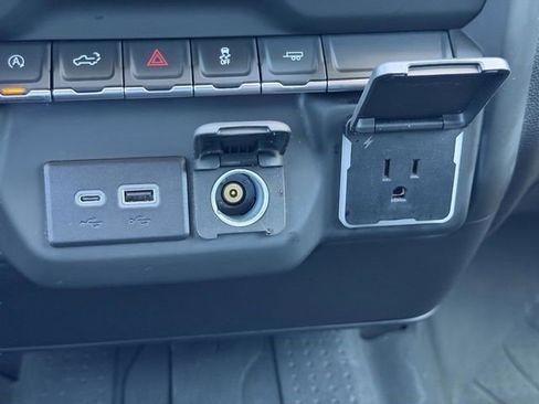 Certified 2025 Chevrolet Silverado 1500 Custom RWD image 22