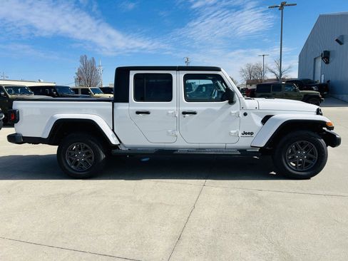 Used 2024 Jeep Gladiator Sport image 37