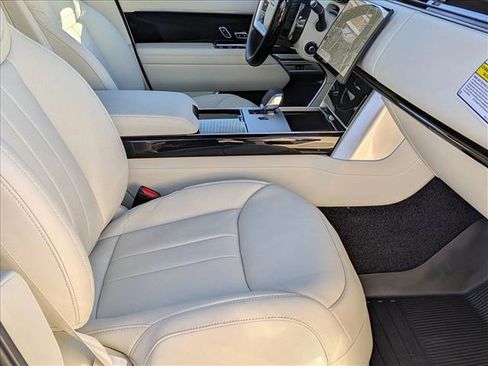New 2025 Land Rover Range Rover SE image 18