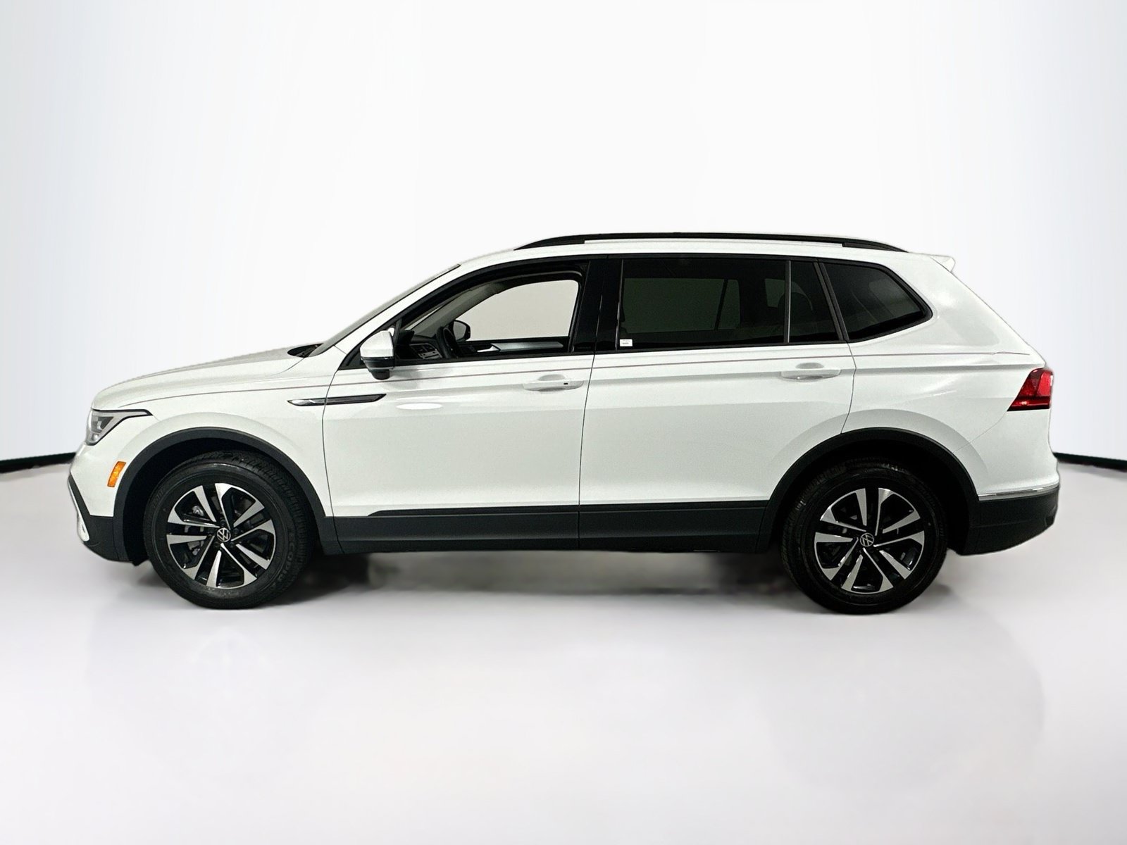 Used 2023 Volkswagen Tiguan S FWD image 8