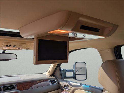 Used 2013 Chevrolet Suburban 2500 LT image 18