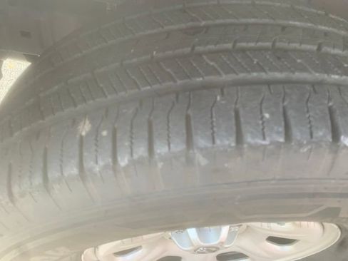 Used 2025 Nissan Frontier S RWD image 3