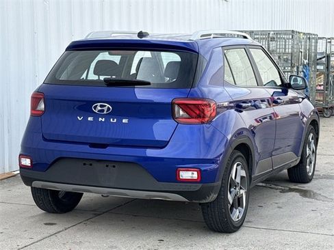 Used 2025 Hyundai Venue SEL image 4