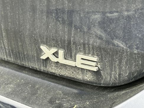 Certified 2023 Toyota Highlander XLE image 10