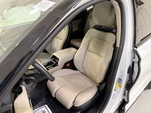 Used 2025 Lincoln Corsair Reserve w/ Equipment Group 202A image 10