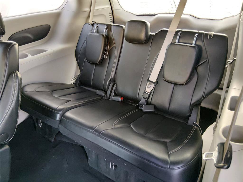 Used 2023 Chrysler Pacifica Touring-L FWD image 14