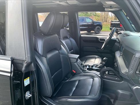 Used 2025 Ford Bronco Badlands image 11