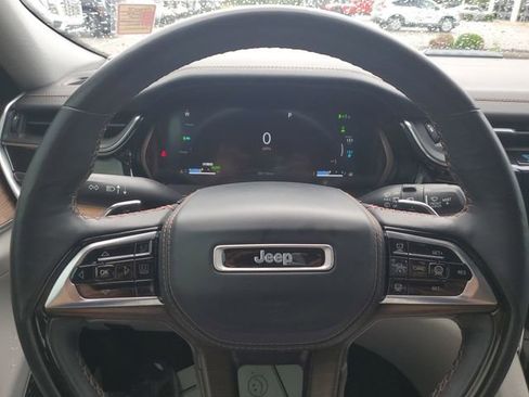 Used 2022 Jeep Grand Cherokee Summit w/ Luxury Tech Group V AWD/4WD image 26