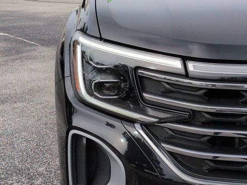 Used 2025 Volkswagen Atlas SE FWD image 9