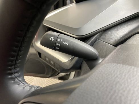 Used 2025 Toyota Prius LE image 32