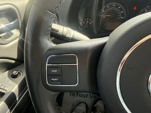 Used 2016 Jeep Patriot High Altitude FWD image 16